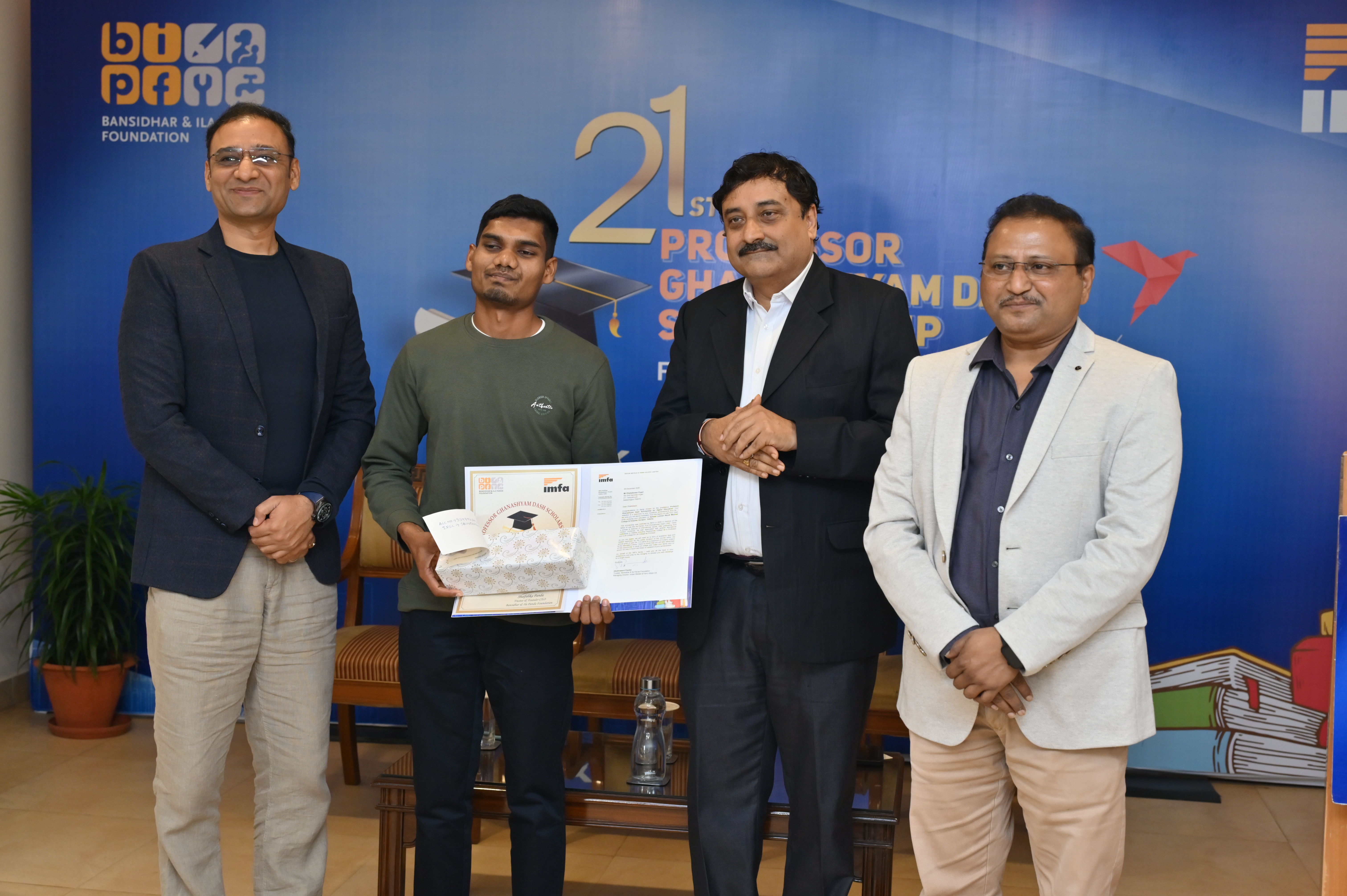 Recipient : Mr Dhabaleswar Pujari, MBBS, SLN MCH, Koraput